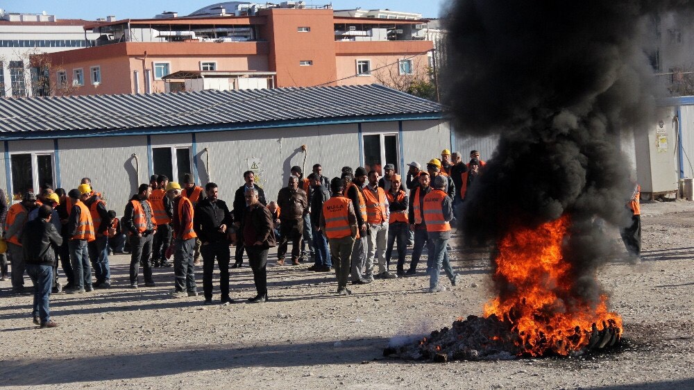 Adana’da dört aydır maaşını alamayan adliye işçileri iş bıraktı