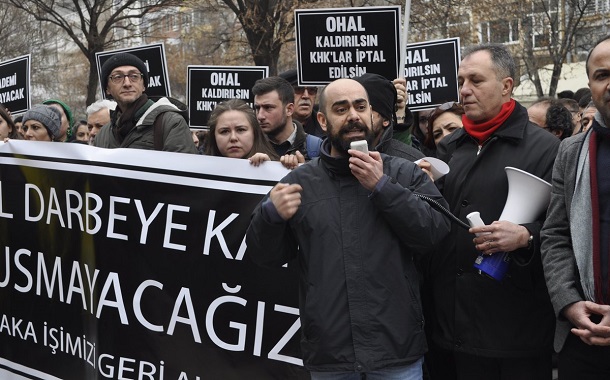 Kasım Akbaş’la söyleşi: “Hayatta kalmanın bizatihi kendisi direnmektir” Kasım Akbaş’la söyleşi: “Hayatta kalmanın bizatihi kendisi direnmektir”