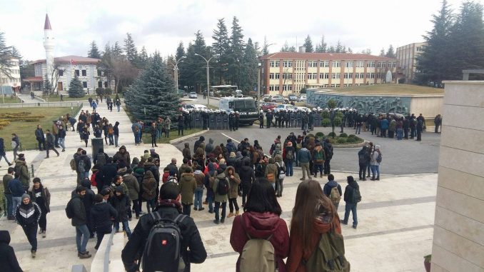 anadolu-univ-eylem2