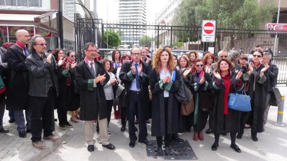 İzmir Barosu avukatlarından YSK’ya suç duyurusu