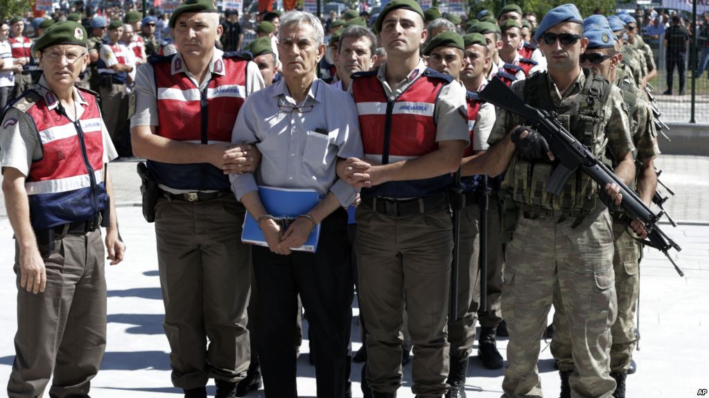 Ankara Barosu CMK Merkezi’nden avukatlarla röportaj – Darbecilikle Suçlananların Avukatlığını Kimler Yapıyor? (amerikanınsesi) Ankara Barosu CMK Merkezi’nden avukatlarla röportaj – Darbecilikle Suçlananların Avukatlığını Kimler Yapıyor? (amerikanınsesi)