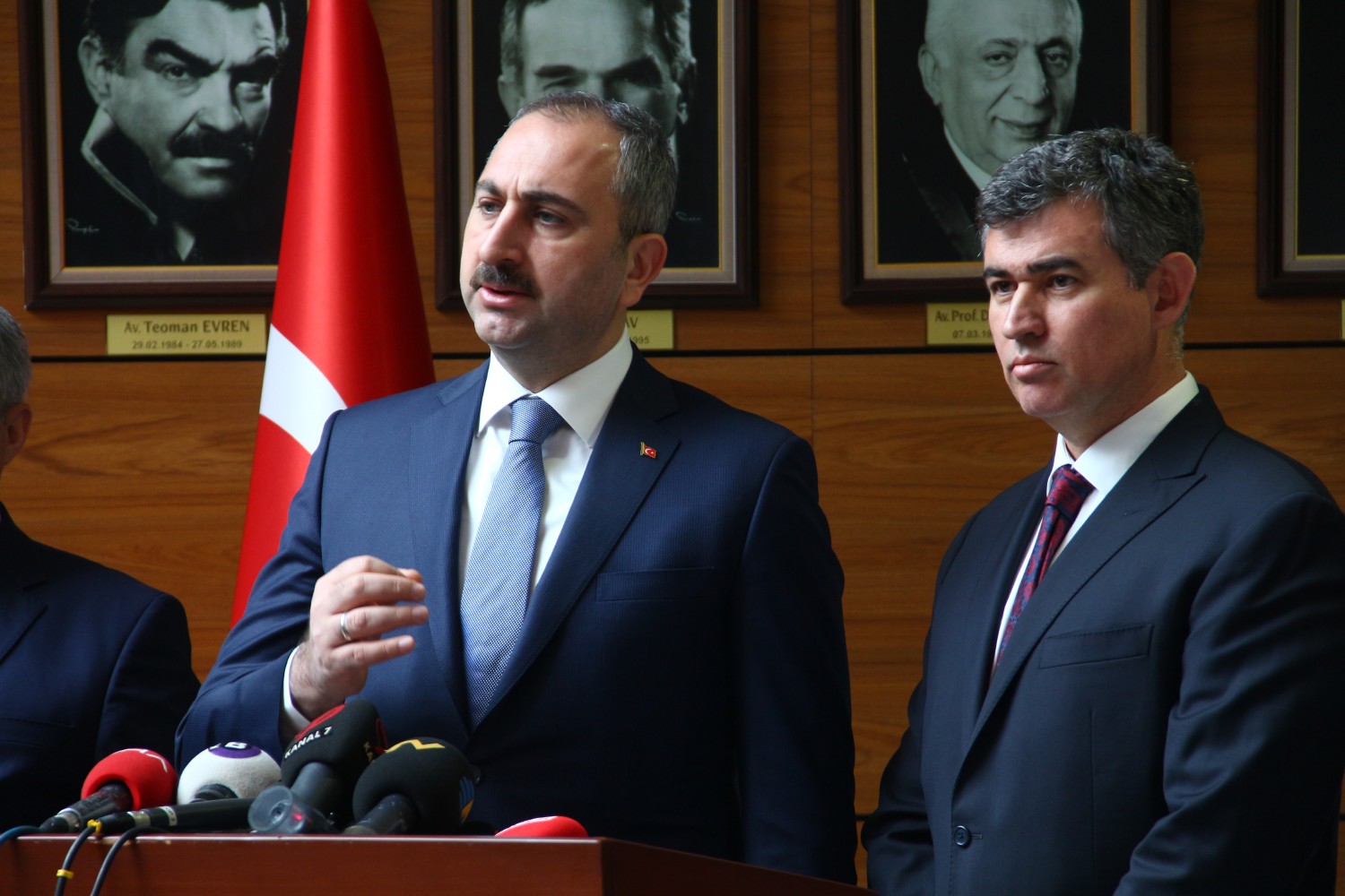 Feyzioğlu istifa çağrılarına yanıt vermek yerine AKP destekçiliğine devam etti